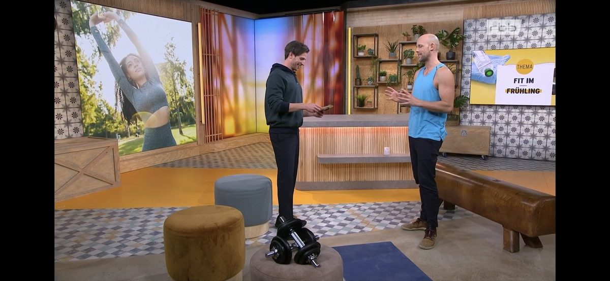 Andreas Heumann als Fitness-Experte im rbb-Fernsehstudio