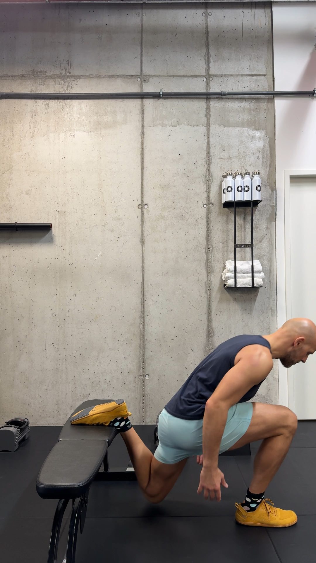 Bulgarian split squat, bottom position, knee over the foot