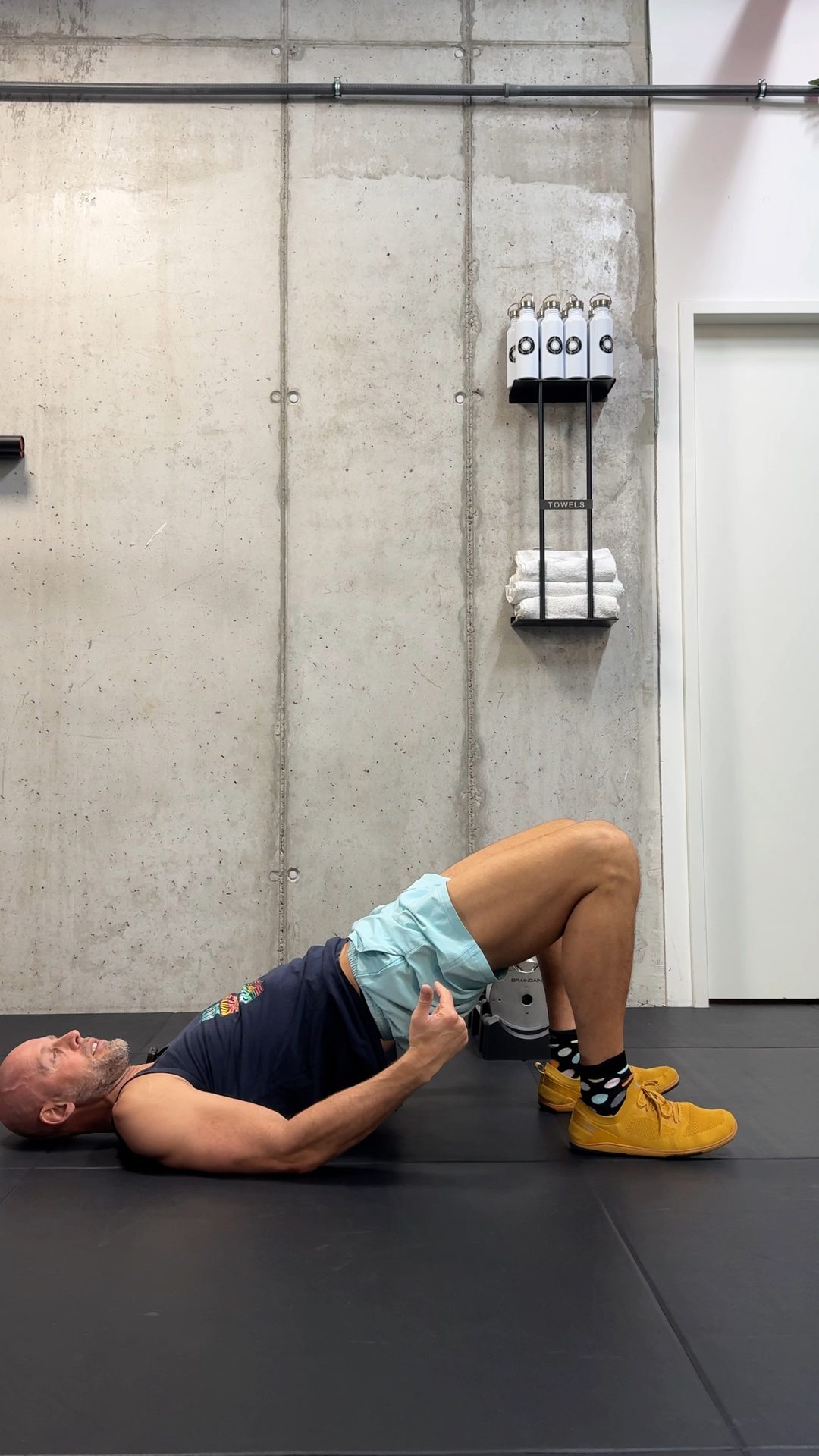 Glute Bridge, isometrischer Halt in der oberen Position