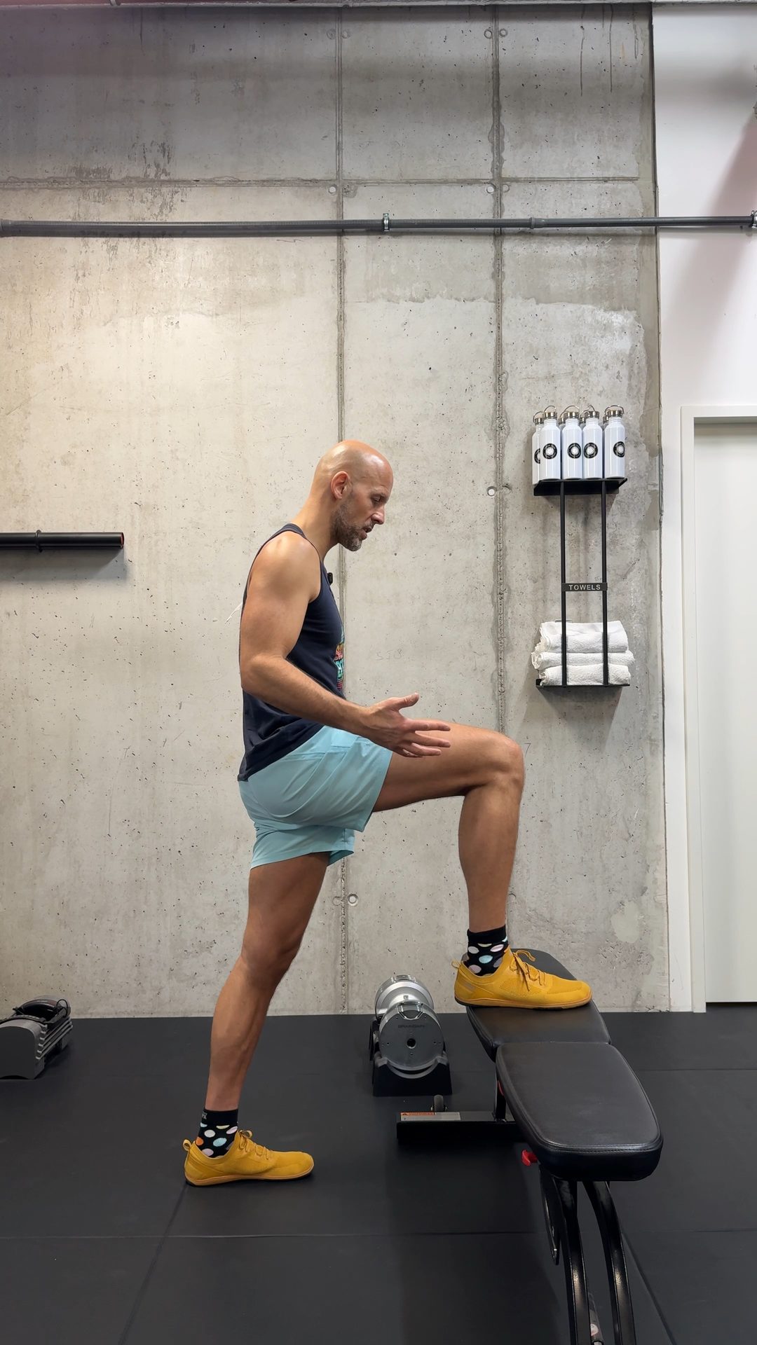 Step-up start position, foot on the box